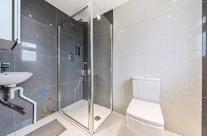 En Suite- click for photo gallery